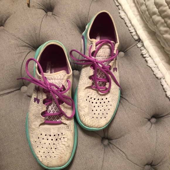 Under Armour shoes - Picture 2 of 2